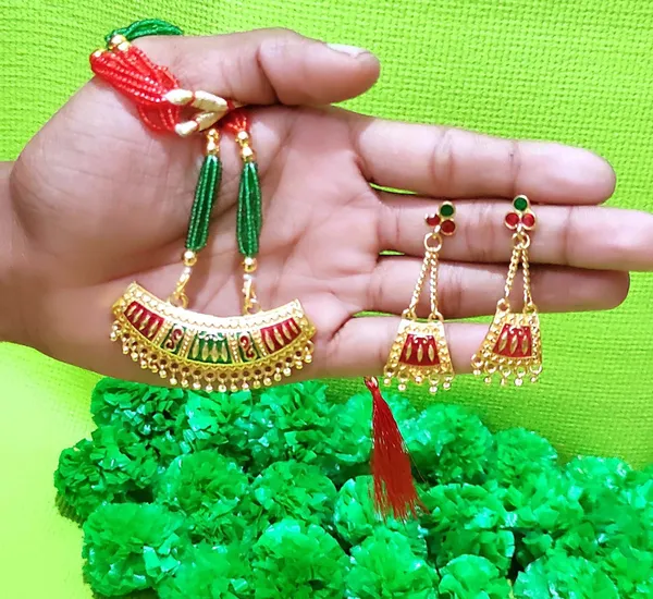 Assamese_Traditional_Gold_Plated_Red_Green_Colour_Tassel_Jewellery_Set_For_Women